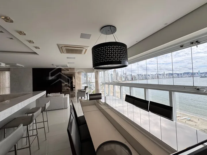 Apartamento aluguel anual 4 suítes na Barra Sul