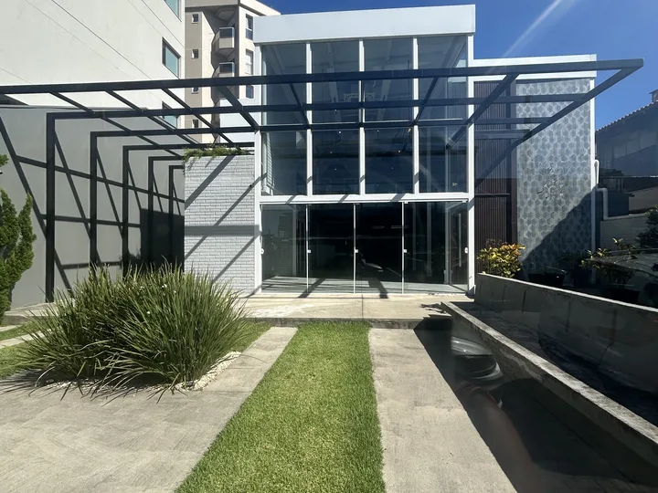 Prédio Comercial aluguel anual na Praia Brava