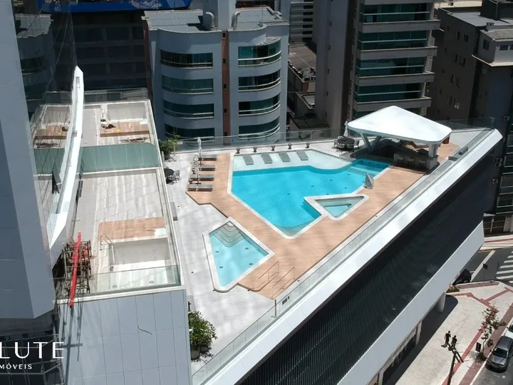 Apartamento à venda com 4 suítes na Barra Sul