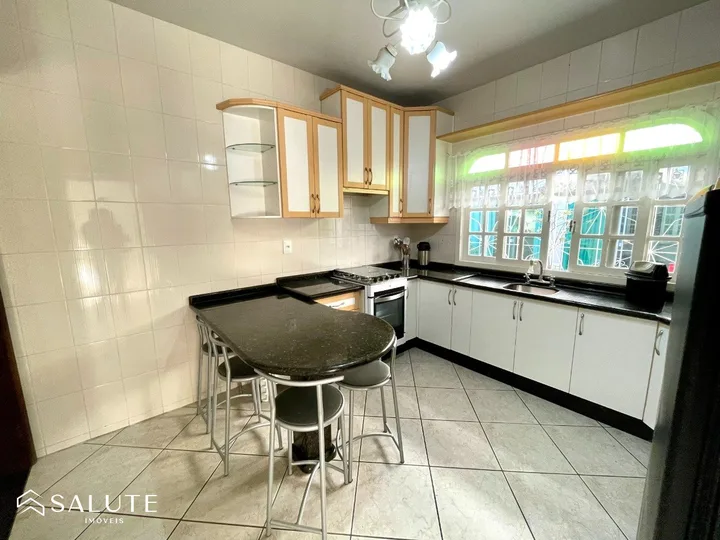 Casa à venda com 4 dormitórios na Barra Sul