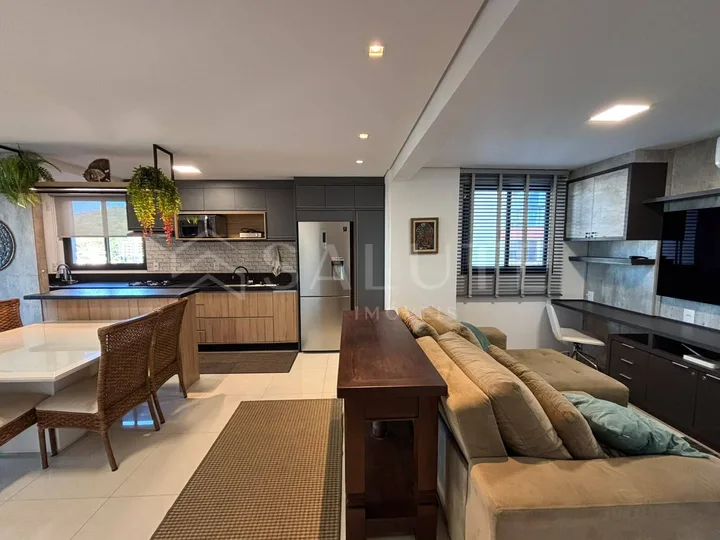 Apartamento à venda 2 dormitórios Praia Brava.