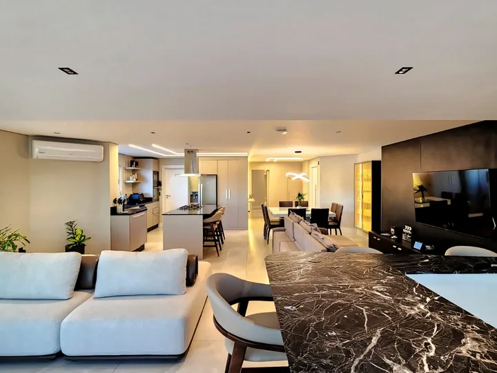Apartamento à venda 4 suítes na Barra sul