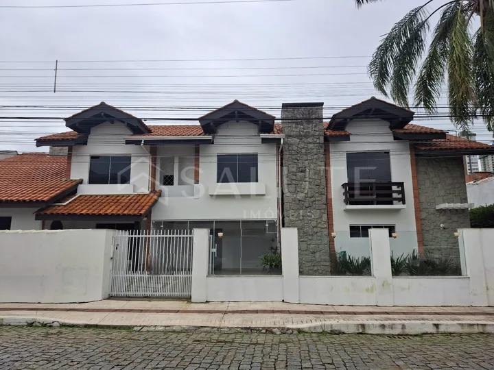 Casa comercial aluguel anual 4 dormitórios no Centro