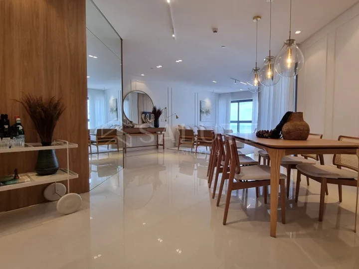 Apartamento á Venda com 4 Suítes na Barra Norte.