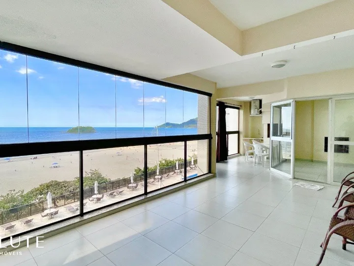 Apartamento á Venda com 4 Dormitórios no Centro