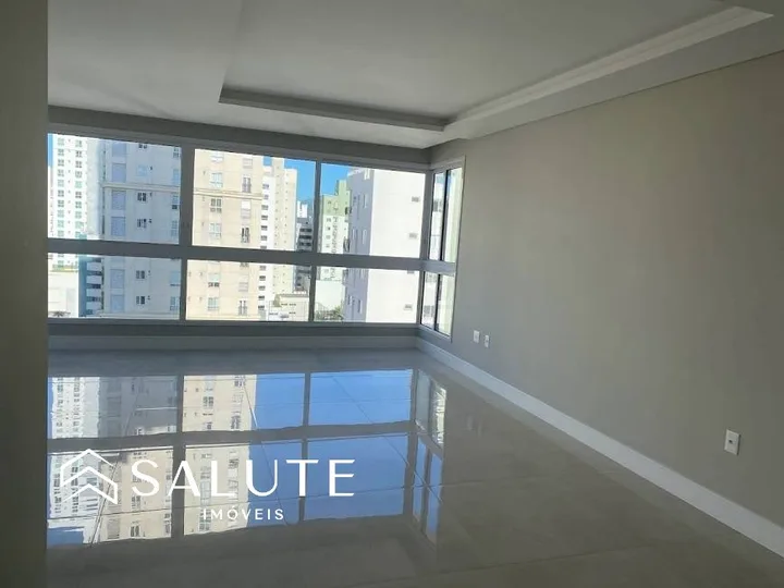 Apartamento à venda 3 suítes no Centro