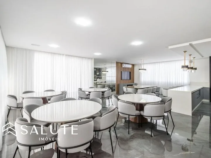 Apartamento á Venda com 4 Suítes no Centro