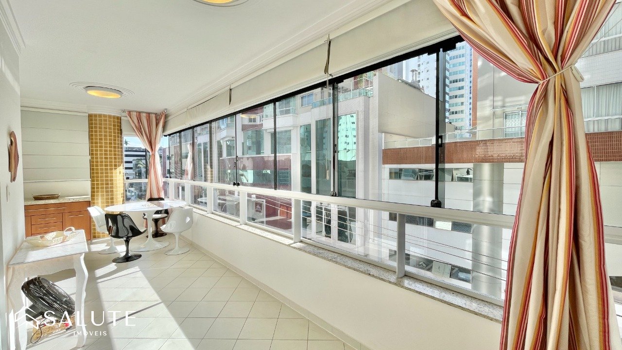 Apartamento com 2 suítes à venda no Centro