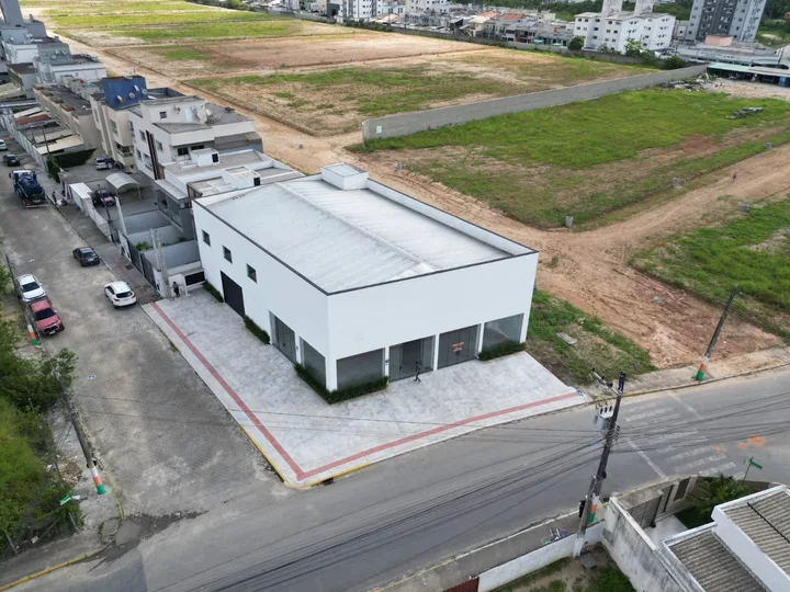 Galpão à venda 582.37 m² no Santa Regina