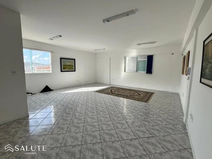 Sala comercial locação anual no Centro