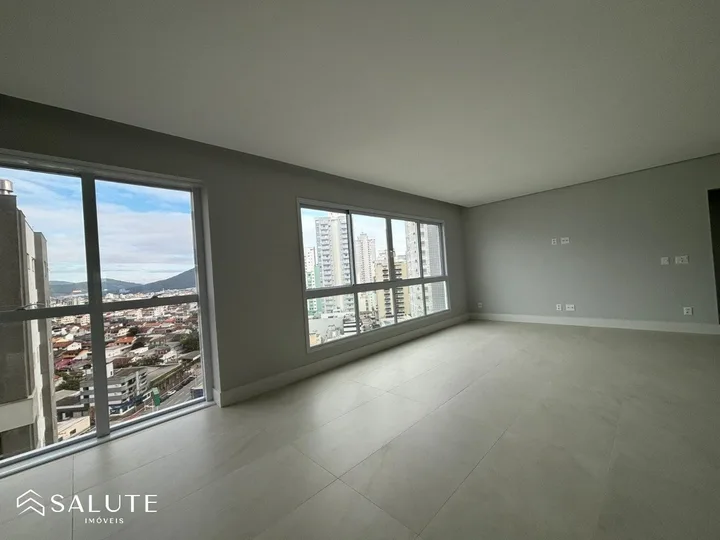 Apartamento à venda com 4 dormitórios na Barra Sul