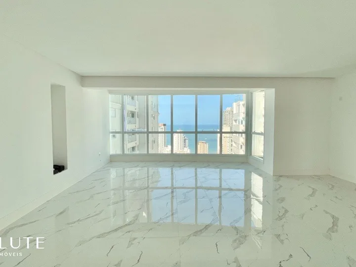 Apartamento à venda 4 Suítes na Barra Sul