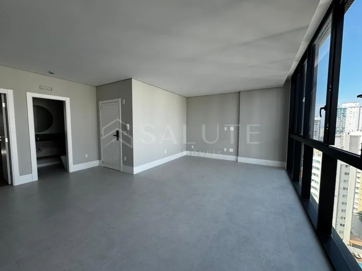 Apartamento à venda com 4 dormitórios no Centro