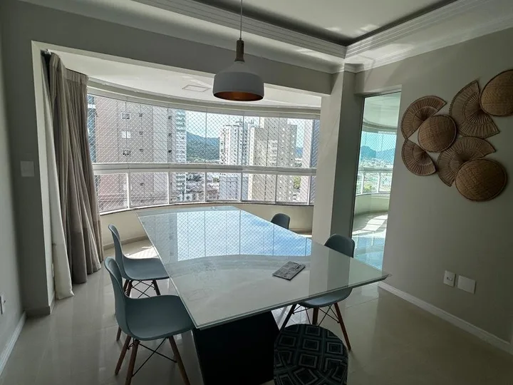 Apartamento à venda 3 suítes no Centro