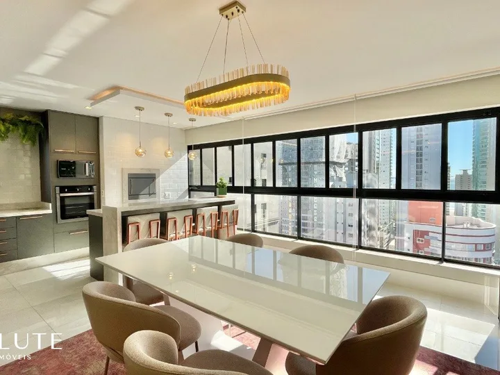 Apartamento à venda com 3 suítes na Barra Sul