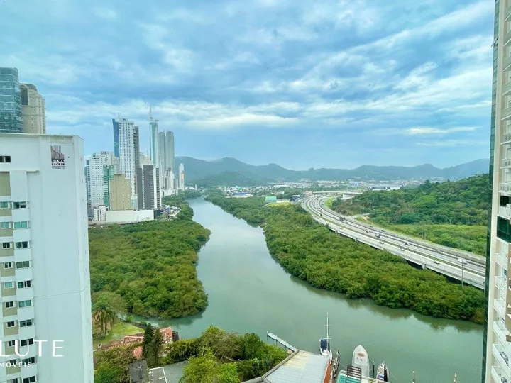 Apartamento à venda com 3 dormitórios na Barra Sul