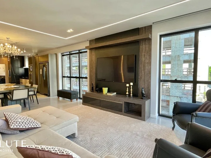 Apartamento à venda com 3 suítes no Pioneiros