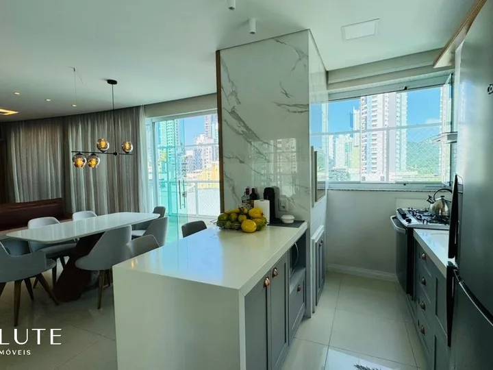 Apartamento à Venda 3 suítes no Centro