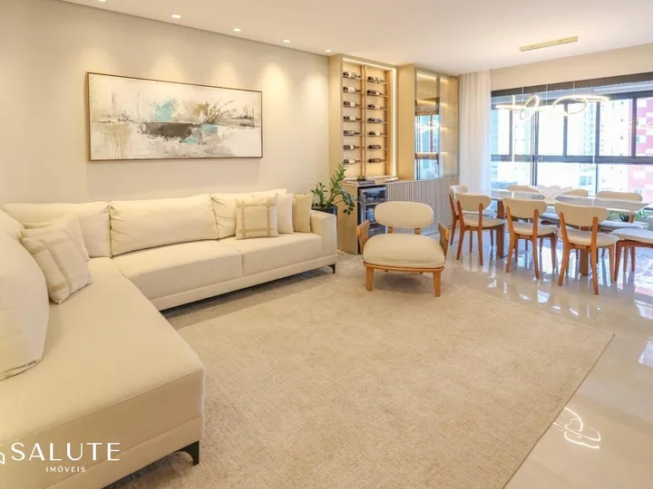 Apartamento à venda com 4 suítes na Barra Sul