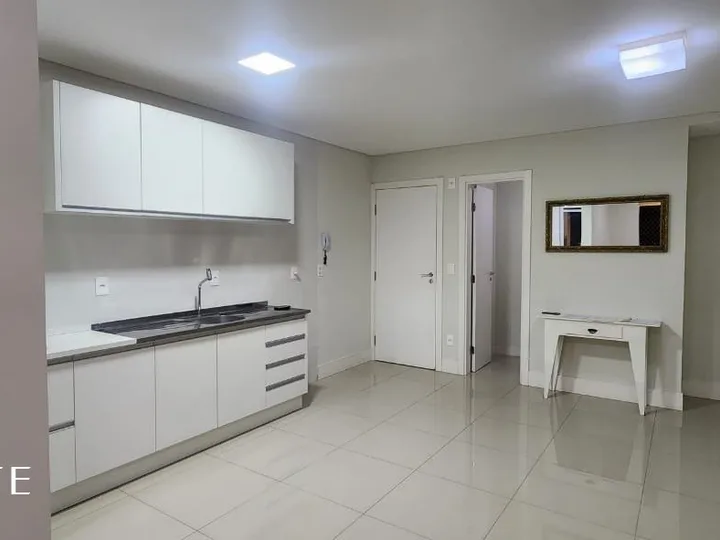 Apartamento a venda com 2 suítes em Camboriú