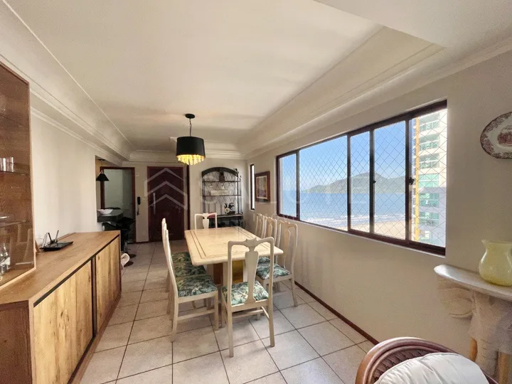 Apartamento à venda 2 suítes frente mar no Centro