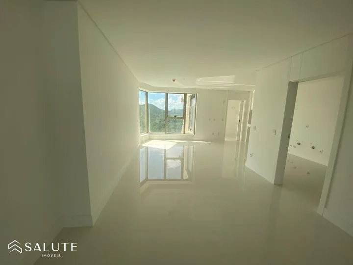 Apartamento à venda com 4 suítes na Barra Sul