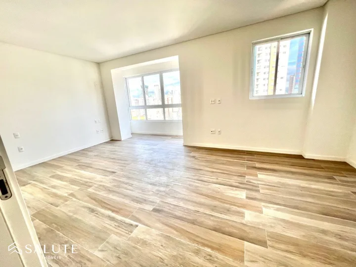 Apartamento à venda com 3 Suítes no Centro