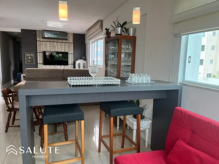 Apartamento à venda com 3 suítes na Barra Sul