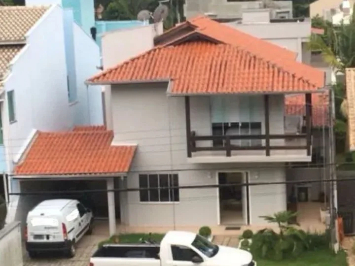 Casa em Condomínio 3 dormitórios em Ariribá Balneário Camboriú