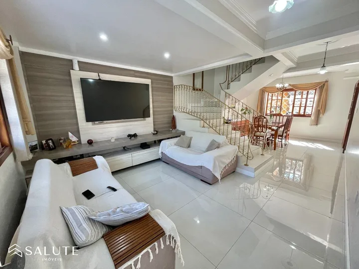 Casa à venda com 3 dormitórios no Centro