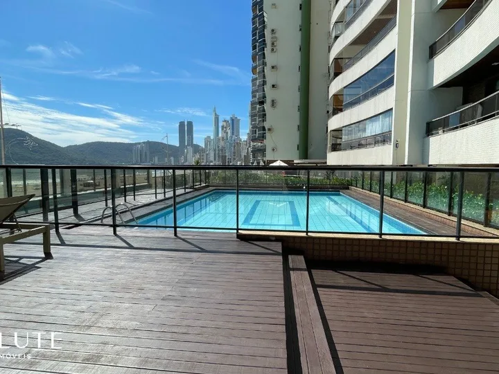 Apartamento à venda 3 Dormitórios no Centro.