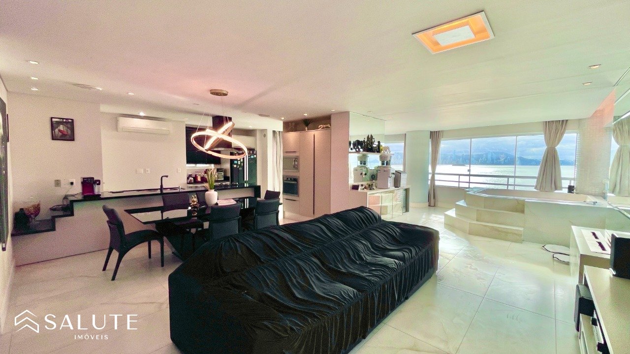 Apartamento Frente Mar com 3 suítes
