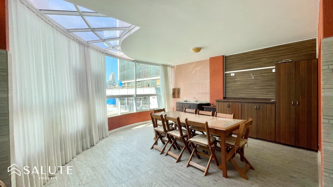 Apartamento á venda com 3 Dormitórios no Centro