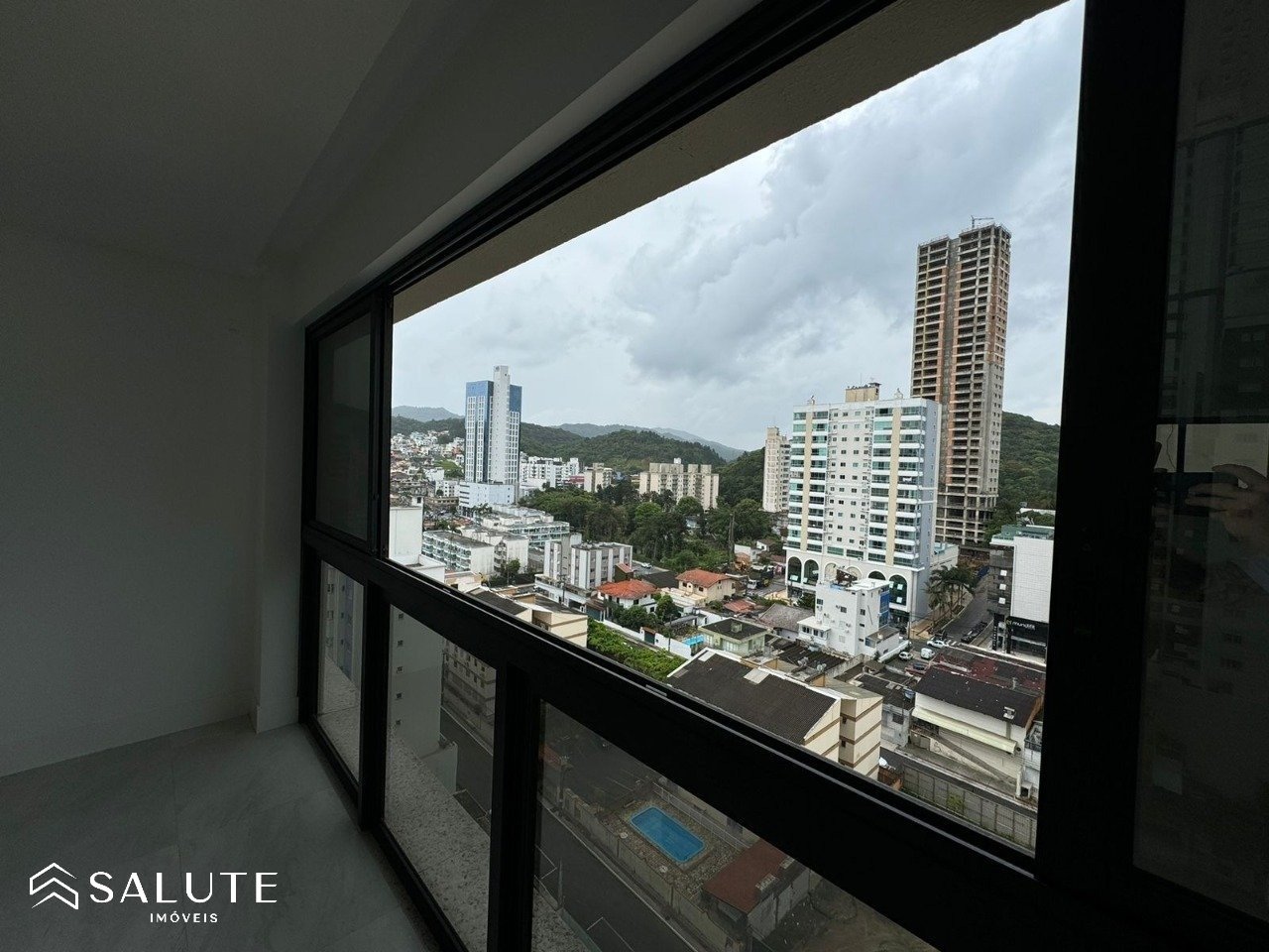 Apartamento para Locação 03 Suítes nos Pioneiros