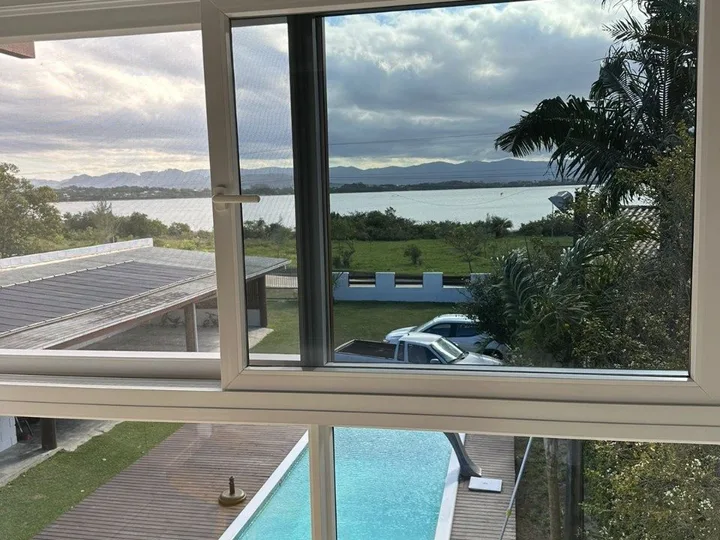 Casa à venda com 5 suítes em Imbituba