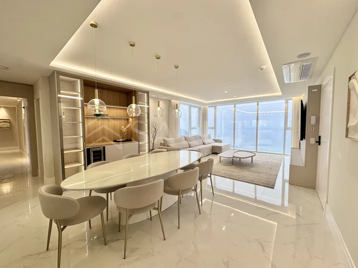 Apartamento à venda 4 suítes no Centro