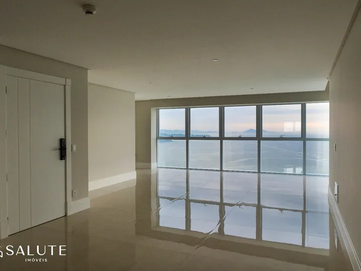 Apartamento Frente Mar de Alto Padrão