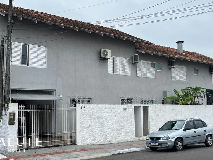 Casa comercial à venda na Barra Sul