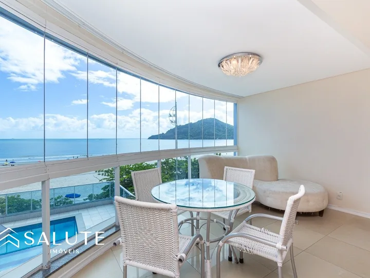 Apartamento frente mar com 3 suítes