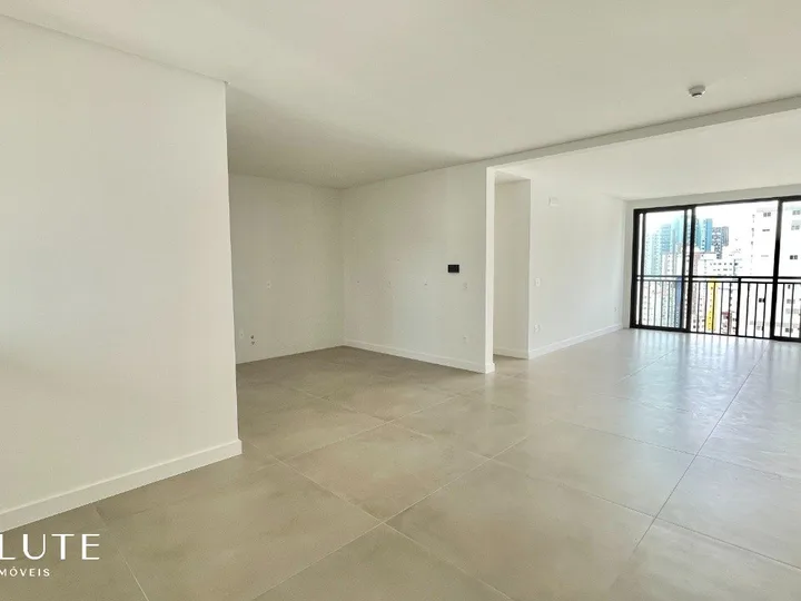 Apartamento a venda com 4 dormitórios na Barra Sul