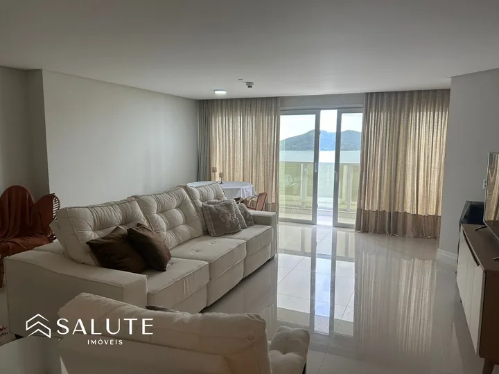 Apartamento com 3 suítes e churrasqueira.