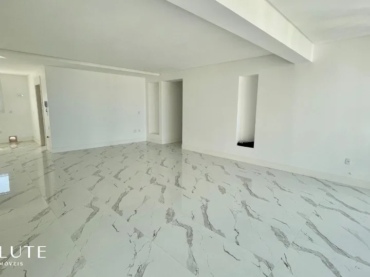Apartamento à venda 4 Suítes na Barra Sul