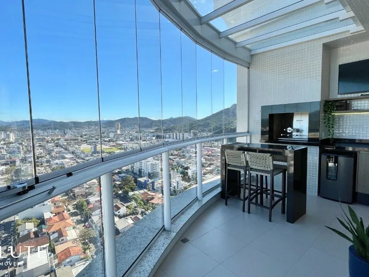 Apartamento à venda com 3 suítes no Centro