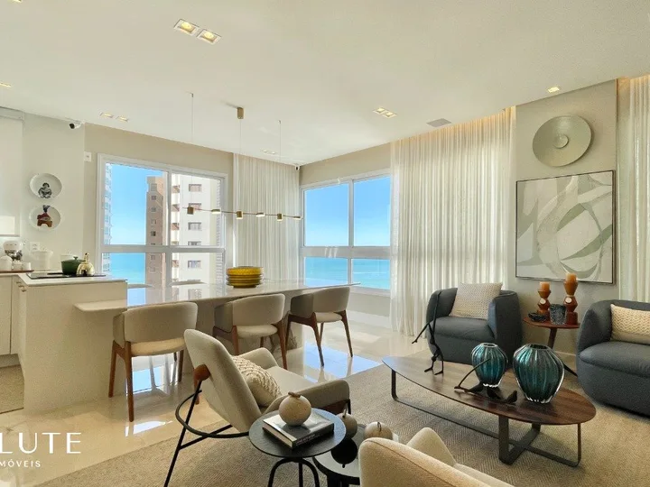 Apartamento à Venda com 3 Suítes no Centro