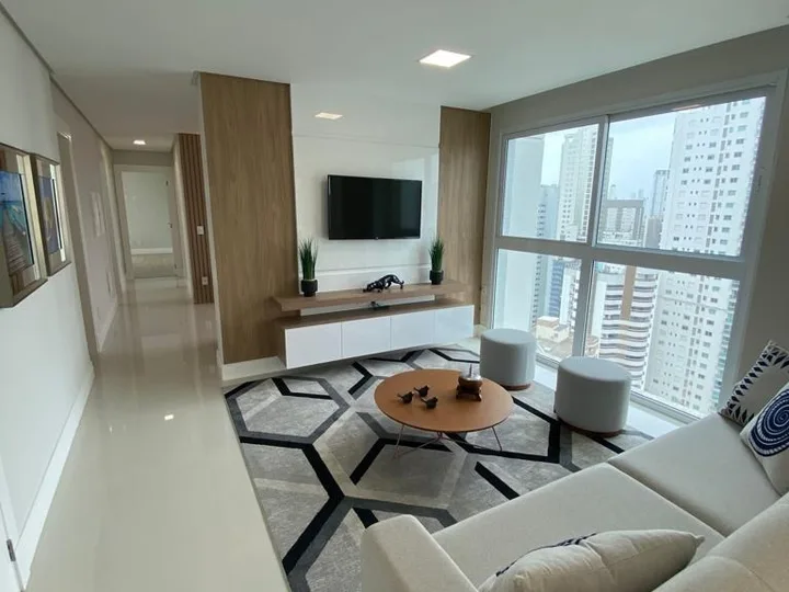 Apartamento quadra mar em Balneário Camboriú