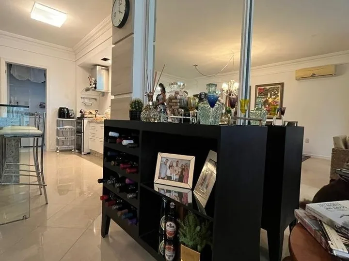 Apartamento à venda com 3 dormitórios na Barra Sul