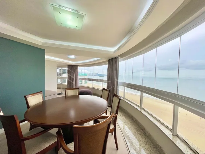 Apartamento à venda frente mar na Barra Sul