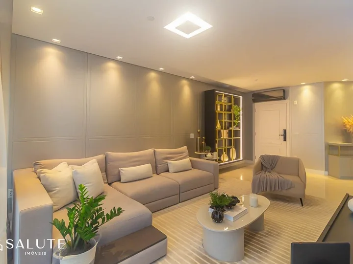 Apartamento á Venda com 4 Suítes no Centro