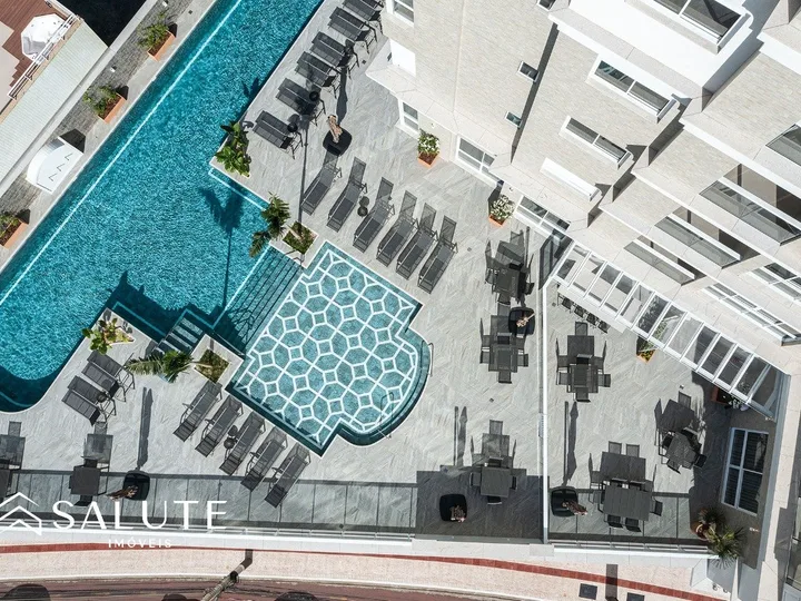 Apartamento à venda 4 Suítes na Barra Sul