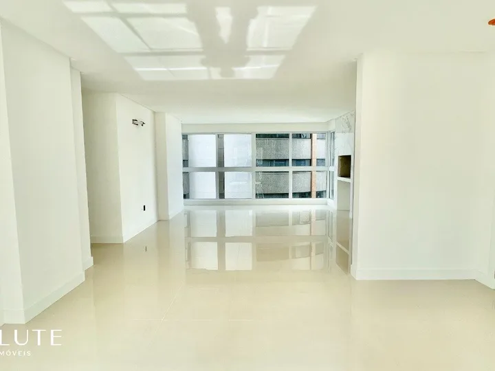 Apartamento com 3 suítes à venda no Centro